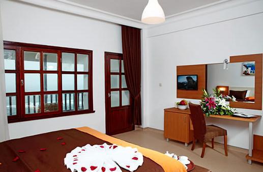 Legend Hotel Riva Luaran gambar